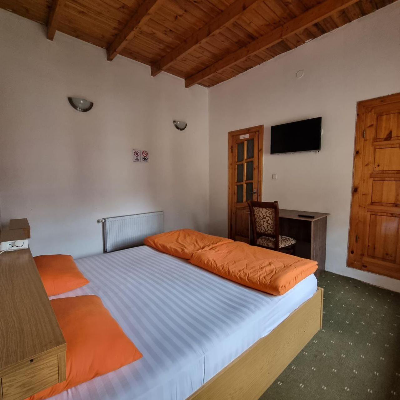 Sim Sim Hostel & Guest House Near The Church Samarcanda Exterior foto